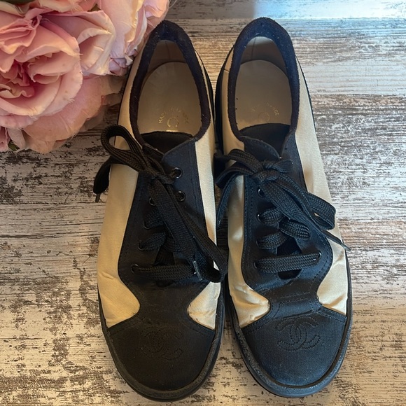 Vintage Chanel Sneakers - Picture 14 of 15